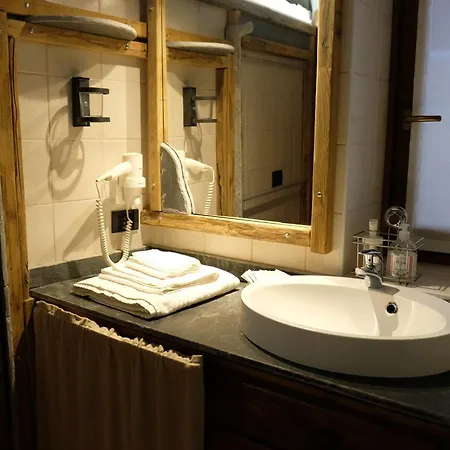 Le In Pietra La Torretta בית נופש