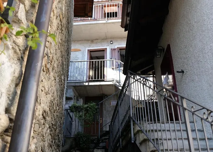 Le In Pietra La Torretta Montemezzo