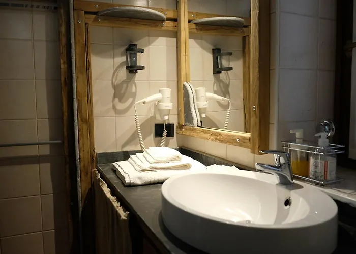 Ferienhaus Le In Pietra La Torretta Montemezzo