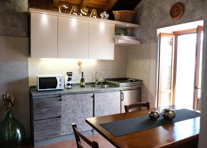 Ferienhaus Le In Pietra La Torretta Montemezzo