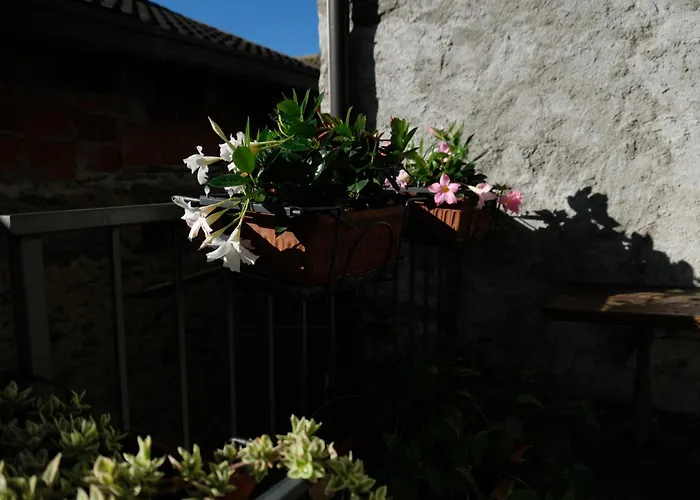 Le In Pietra La Torretta Ferienhaus Montemezzo