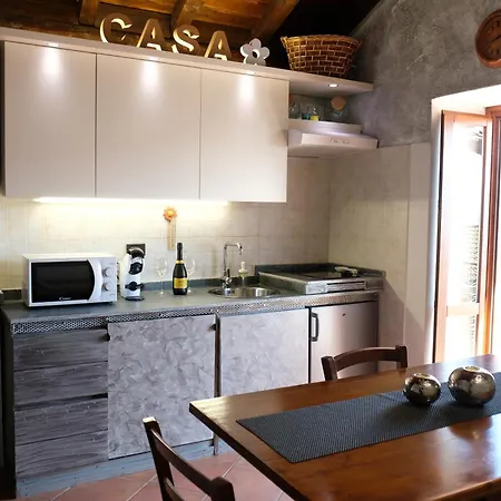 Casa vacanze Le In Pietra La Torretta Montemezzo